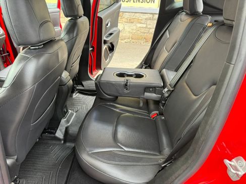 Used 2016 Jeep Renegade Limited image 24