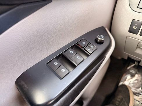 Used 2014 Toyota Highlander XLE image 24