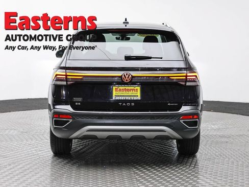 Used 2025 Volkswagen Taos SE AWD/4WD image 6
