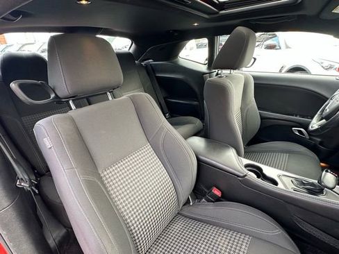 Used 2016 Dodge Challenger R/T w/ Driver Convenience Group image 26