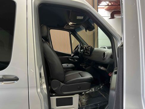 Used 2023 Mercedes-Benz Sprinter 2500 image 35