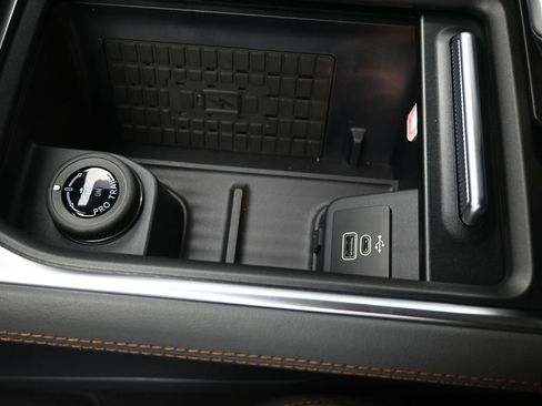 New 2025 Ford Expedition Active image 18