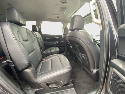 Used 2025 Kia Telluride S FWD image 18