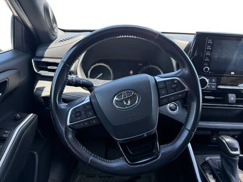 Used 2021 Toyota Highlander XSE AWD/4WD image 12
