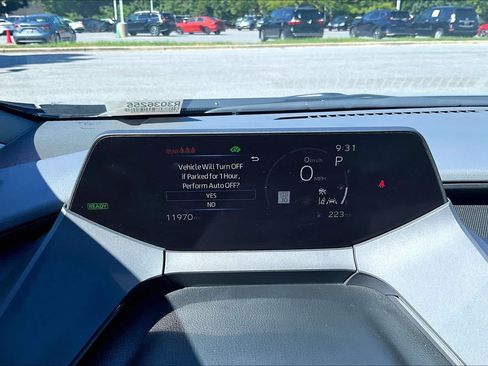 Used 2024 Toyota Prius XLE FWD image 25