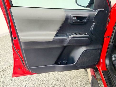 Used 2018 Toyota Tacoma SR w/ SR Convenience Package AWD/4WD image 11