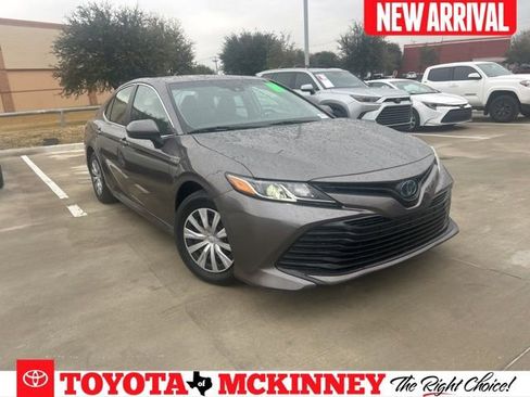 Used 2020 Toyota Camry LE image 1