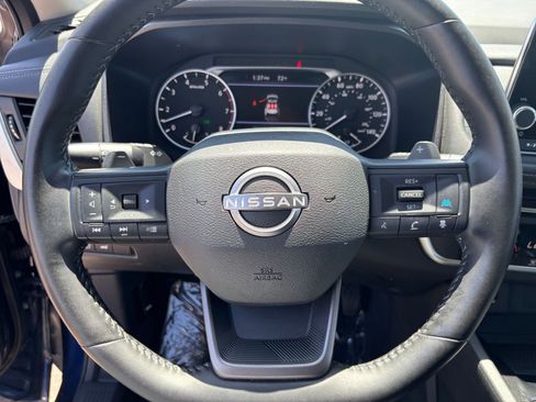 Used 2025 Nissan Rogue SV FWD image 30