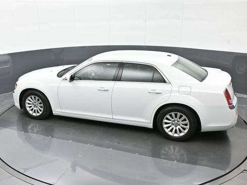 Used 2013 Chrysler 300 RWD image 29