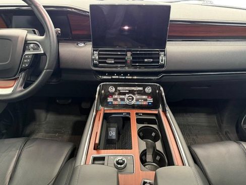 Used 2024 Lincoln Navigator Reserve AWD/4WD image 9