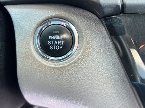 Used 2017 Toyota Sienna XLE Premium image 39