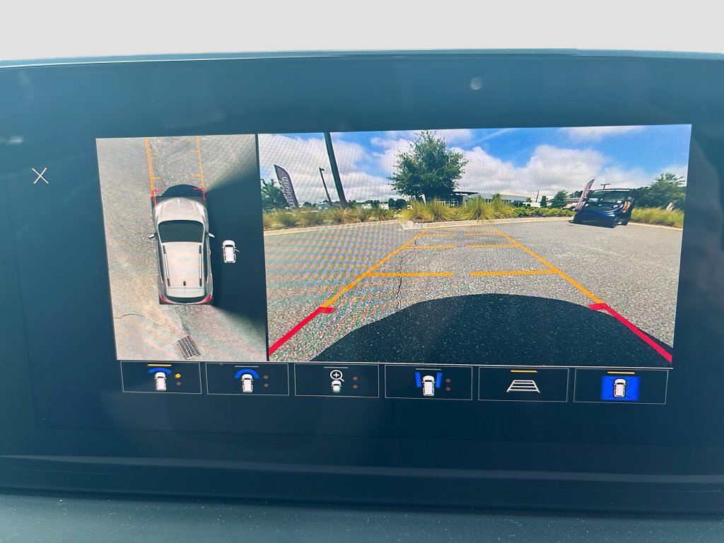 Used 2025 Buick Encore GX Avenir w/ Avenir Technology Package FWD image 27