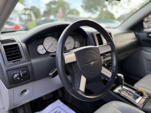 Used 2006 Chrysler 300 Touring image 11