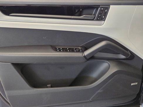 Certified 2026 Porsche Cayenne E-Hybrid Coupe AWD/4WD image 14