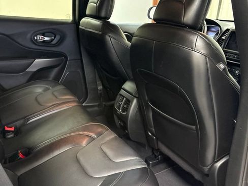 Used 2021 Jeep Cherokee Latitude Lux w/ Comfort/Convenience Group AWD/4WD image 32