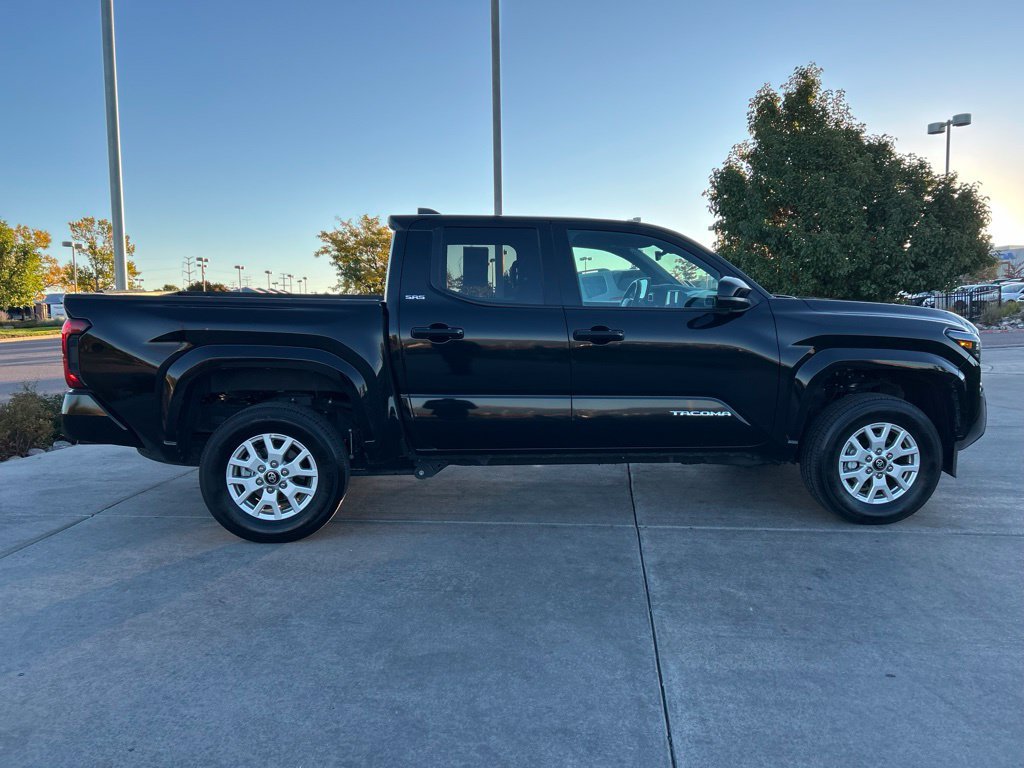 Used 2025 Toyota Tacoma SR5 AWD/4WD image 9