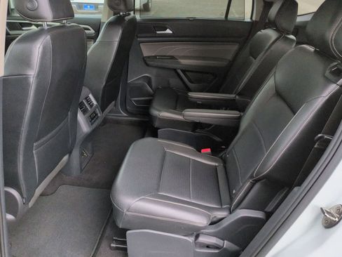 Certified 2022 Volkswagen Atlas SE w/ Black Wheel Package image 19