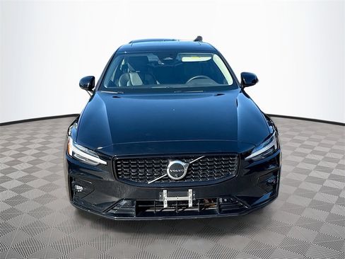 Used 2023 Volvo S60 B5 Plus image 2