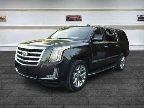 Used 2017 Cadillac Escalade ESV Premium Luxury RWD image 3