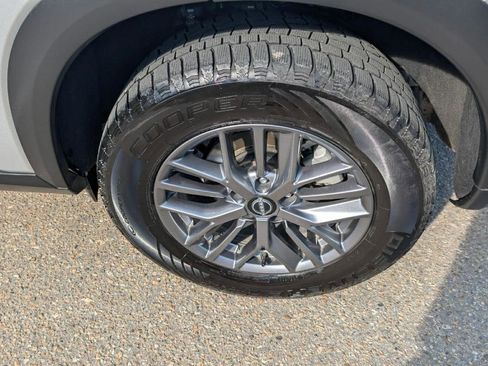 Used 2024 Nissan Rogue S image 9