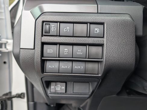 Used 2025 Toyota Tacoma TRD Sport w/ TRD Sport Upgrade Package image 22