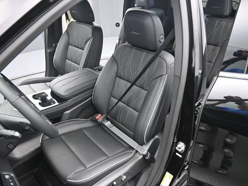 New 2026 Buick Enclave Avenir w/ Super Cruise Package FWD image 11