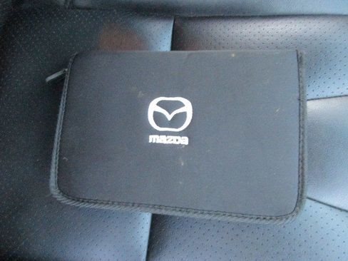 Used 2005 MAZDA MAZDA3 s w/ Moonroof & 6-CD Pkg image 26