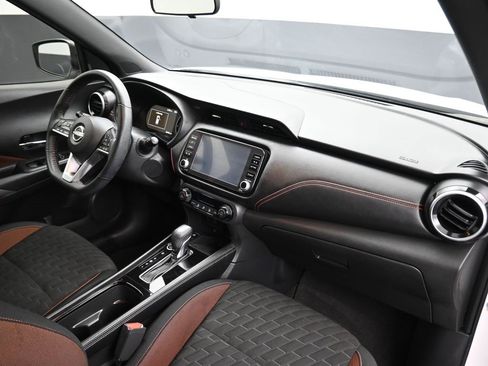 Used 2022 Nissan Kicks SR image 40