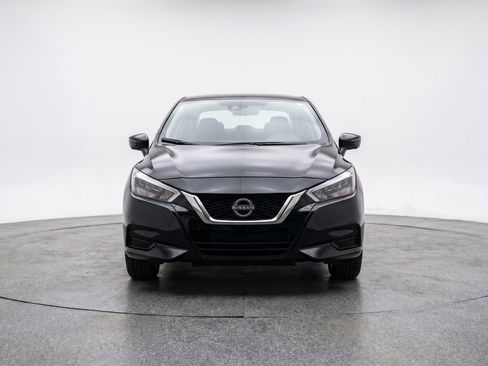 Used 2025 Nissan Versa SV FWD image 2