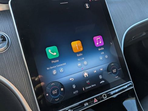 Used 2025 Mercedes-Benz C 300 Sedan image 16