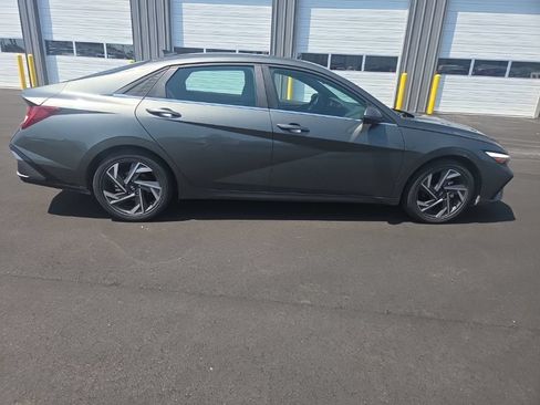 Used 2024 Hyundai Elantra Limited FWD image 15