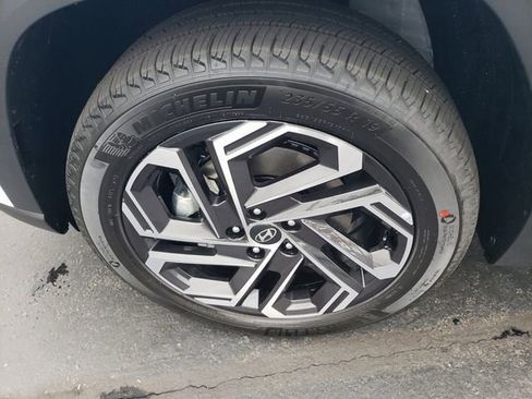 Used 2025 Hyundai Tucson Limited AWD/4WD image 9