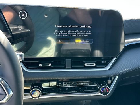 New 2026 Chevrolet Equinox LT w/ Convenience Package II AWD/4WD image 21
