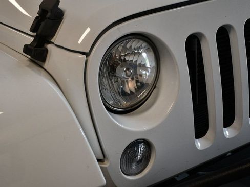 Used 2014 Jeep Wrangler Unlimited Sahara AWD/4WD image 44