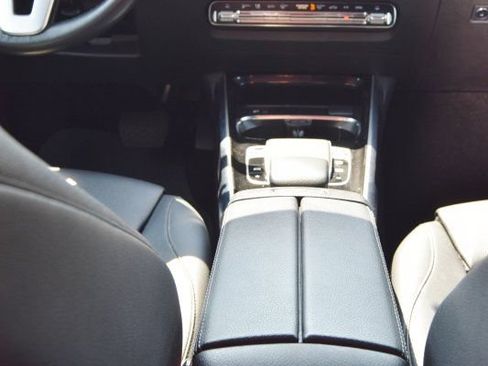 Used 2021 Mercedes-Benz GLB 250 4MATIC w/ Premium Package image 24