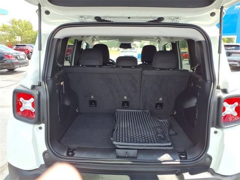 Used 2023 Jeep Renegade Trailhawk image 13