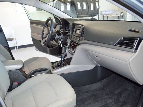 Used 2017 Hyundai Elantra SE FWD image 8