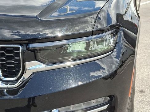 Used 2023 Jeep Grand Cherokee Limited w/ Luxury Tech Group II image 9