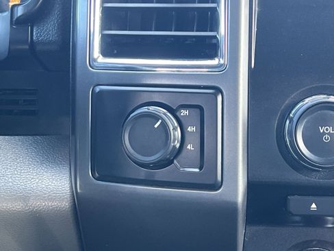 Used 2015 Ford F150 XLT image 31