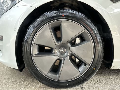 Used 2022 Tesla Model 3 image 16
