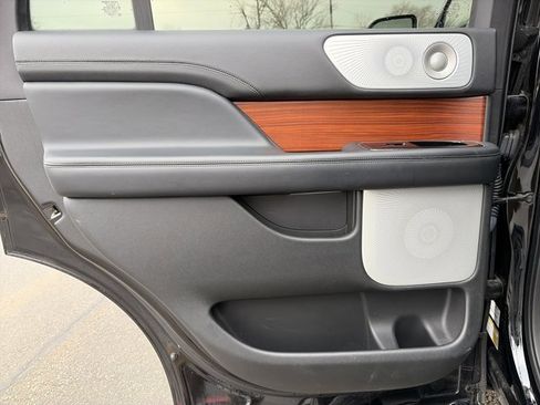 Used 2018 Lincoln Navigator Reserve w/ Technology Package image 16