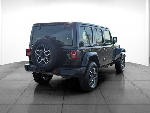 Used 2025 Jeep Wrangler Unlimited Sahara AWD/4WD image 7