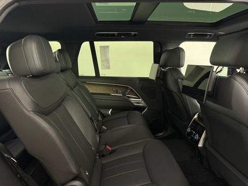 New 2025 Land Rover Range Rover Long Wheelbase SE image 31