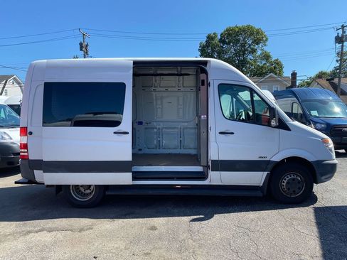 Used 2013 Freightliner Sprinter 3500 image 22