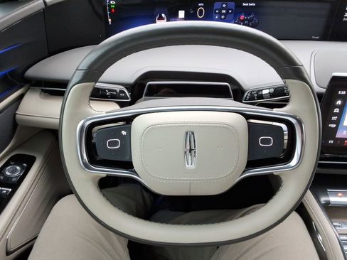 Used 2024 Lincoln Nautilus Reserve image 25