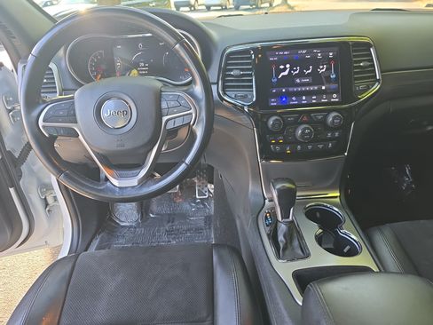 Used 2020 Jeep Grand Cherokee Altitude RWD image 17