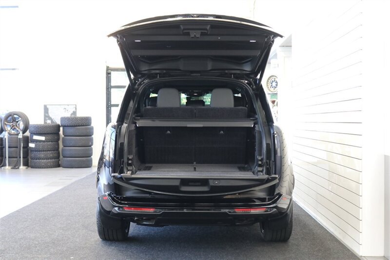 Used 2025 Land Rover Range Rover Long Wheelbase Autobiography AWD/4WD image 64