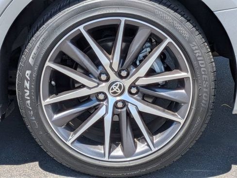 Used 2021 Toyota Camry XLE FWD image 13