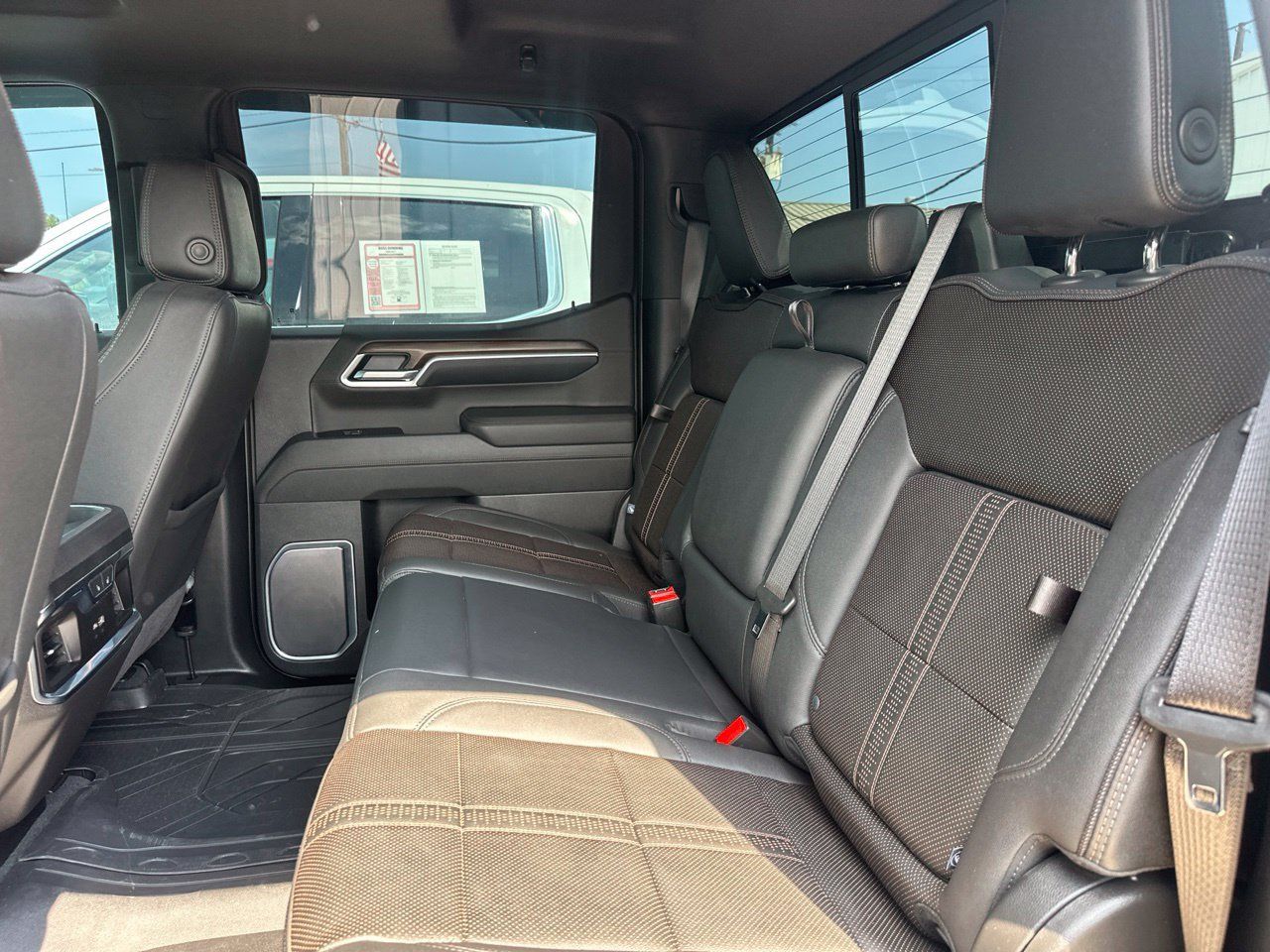 Used 2025 Chevrolet Silverado 1500 High Country AWD/4WD image 12