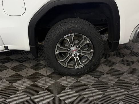 Used 2025 GMC Sierra 1500 SLT AWD/4WD image 12